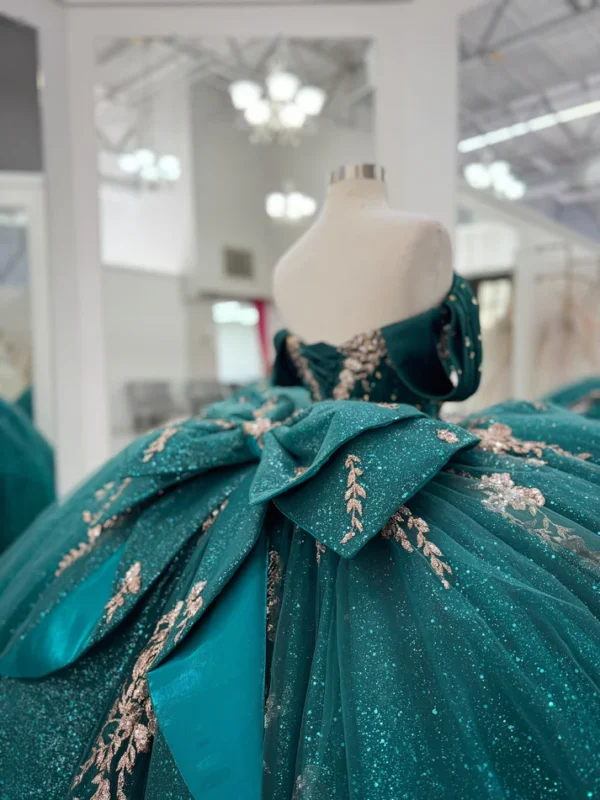 SE007-5 Gorgeous Glittery Tulle Appliqued Quinceanera Dresses Off Shoulder Sweet 16 Party Gowns